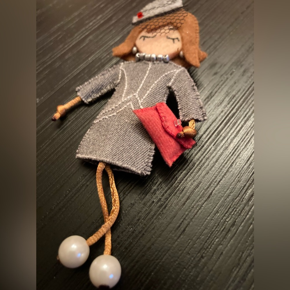 Lady unique pin - Picture 3 of 6